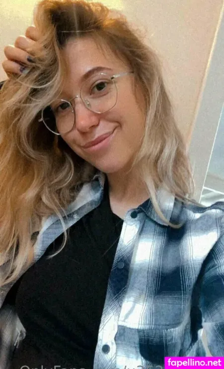 Emilly Xo OnlyFans Thumbnail #LVXEDi84Wr