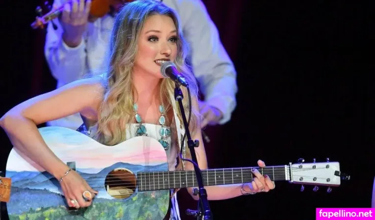 Emily Ann Roberts OnlyFans Thumbnail #MHXRlGENBw