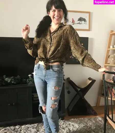 Emily Axford OnlyFans Thumbnail #e1gyh2FkLS