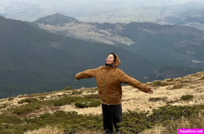 Emily Berryy OnlyFans Thumbnail #Zd0zOBM2Av