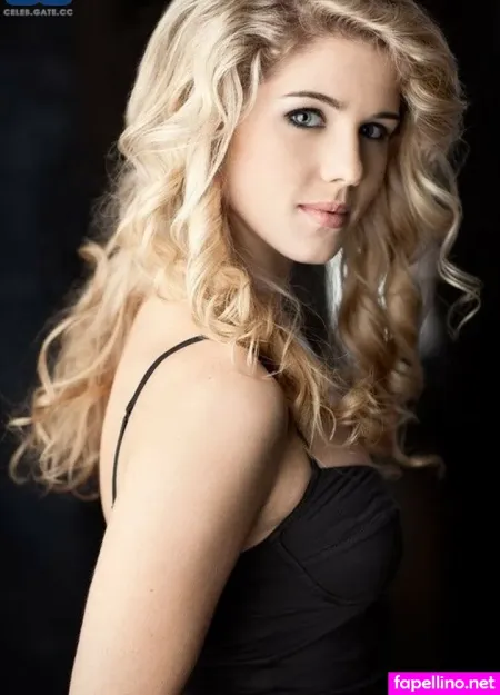 Emily Bett OnlyFans Thumbnail #nTDzBt4hZM