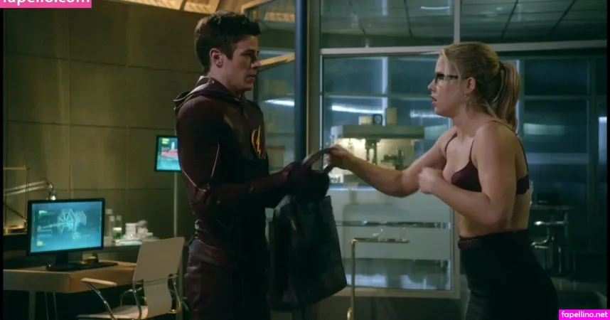 Emily Bett OnlyFans Thumbnail #xLBbruJYGx