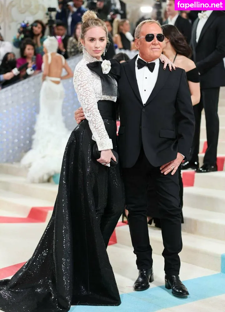 _emily_blunt_, twogirlsoneblunt Nude Leaked OnlyFans Photo #91A2irWQPS