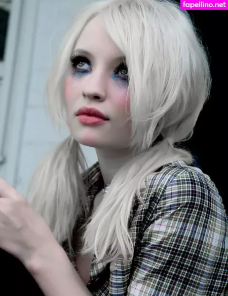 Emily Browning OnlyFans Thumbnail #3WUiNAVlGQ