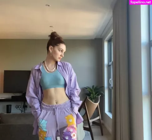 Emily Carey OnlyFans Thumbnail #T9H5NcAeXa