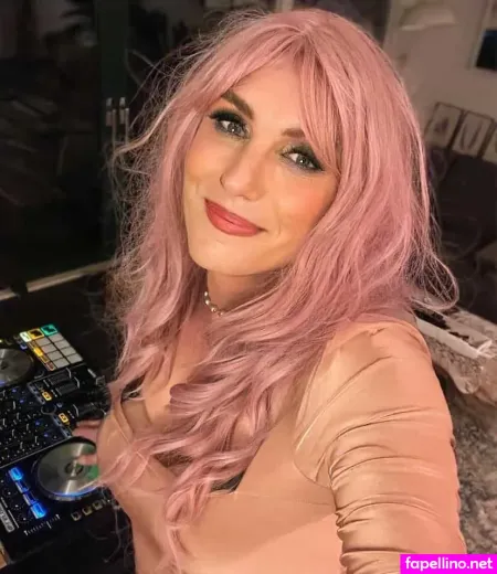 Emily Crossdresser OnlyFans Thumbnail #9jjwUN33GR
