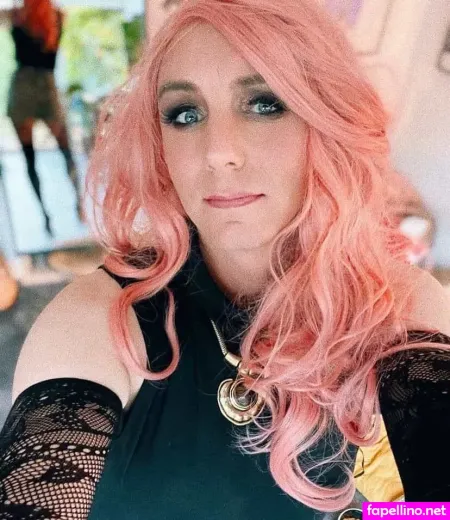 Emily Crossdresser OnlyFans Thumbnail #CiVnZAT54O