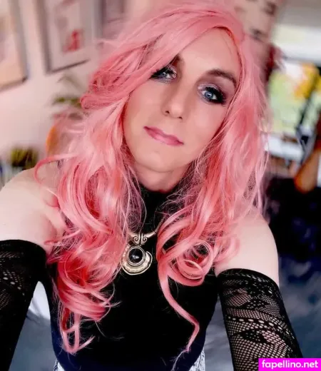 Emily Crossdresser OnlyFans Thumbnail #EukUDYBRdq