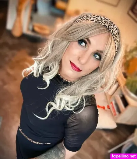 Emily Crossdresser OnlyFans Thumbnail #UREbgu6A8D