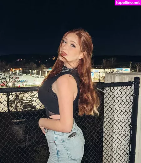 Emily Fiore 1 OnlyFans Thumbnail #pY38vcjbaT