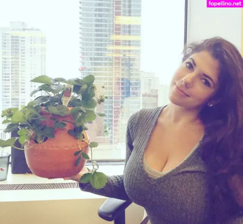 Emily H Barry OnlyFans Thumbnail #xJPjtoOLe1
