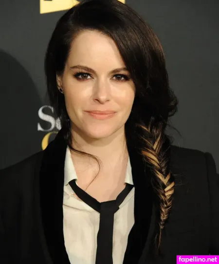 Emily Hampshire OnlyFans Thumbnail #LK7FdgDPzj