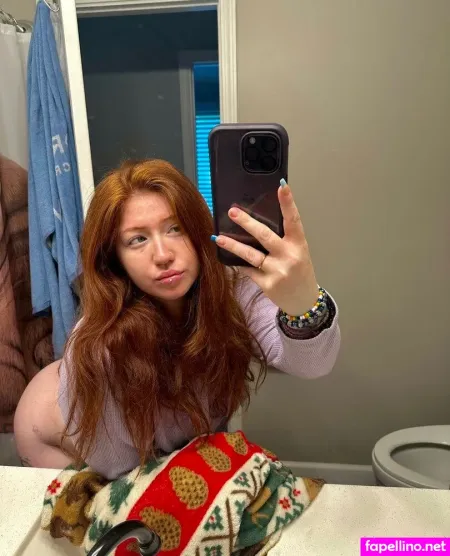 Emily Hensley OnlyFans Thumbnail #zJ2f9Buoyl