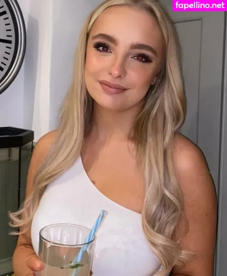 Emily Hewertson OnlyFans Thumbnail #9R1XubJFJ3