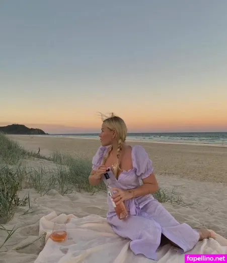 Emily Hutchinson OnlyFans Thumbnail #2rOGkuogGD