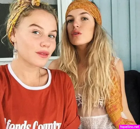 Emily Hutchinson OnlyFans Thumbnail #XwpQm6yax2
