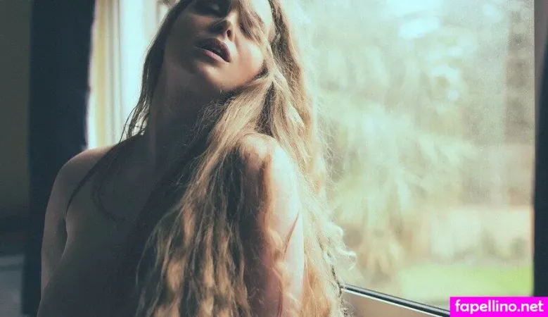 Emily Jezebelle OnlyFans Thumbnail #RrMX85tvUp