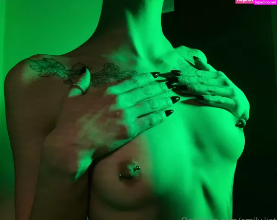 Emily Kat OnlyFans Thumbnail #uQ3p3GS4Mi