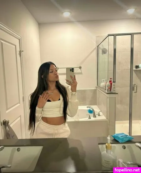 Emily Lou 1 OnlyFans Thumbnail #llbTrM5LRN