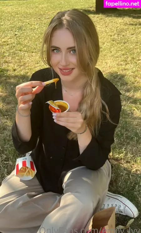 Emily Lyy OnlyFans Thumbnail #KAWdl7hdWJ
