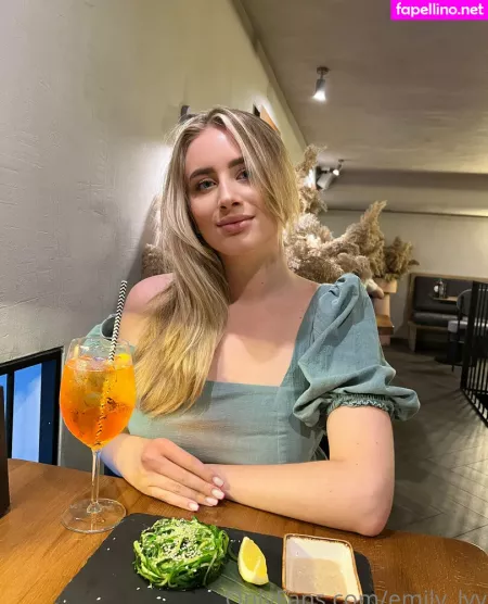 Emily Lyy OnlyFans Thumbnail #VUUicdXpmE