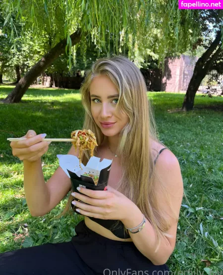 Emily Lyy OnlyFans Thumbnail #kVldEsj0PI