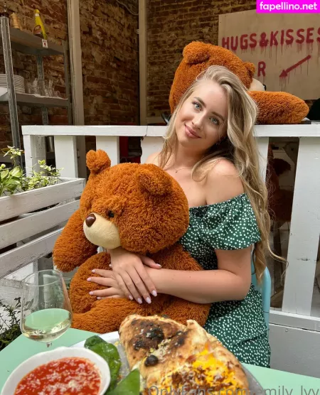 Emily Lyy OnlyFans Thumbnail #m0LBpzJSyw