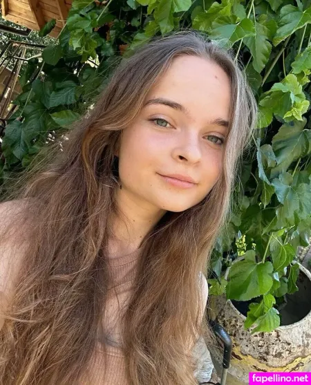 Emily Petite OnlyFans Thumbnail #CZFdsBxqs9