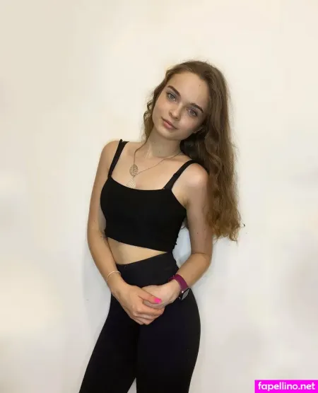 Emily Petite OnlyFans Thumbnail #QEqv63p00U