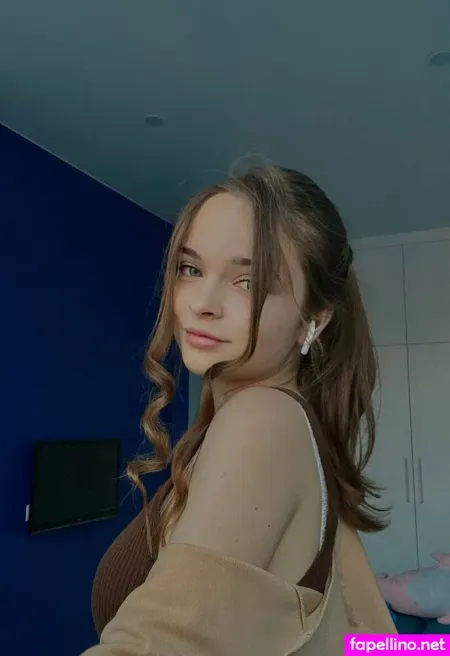 Emily Petite OnlyFans Thumbnail #YCvQPWJjkj