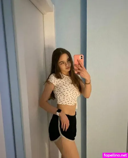 Emily Petite OnlyFans Thumbnail #in0FLoxJ1g