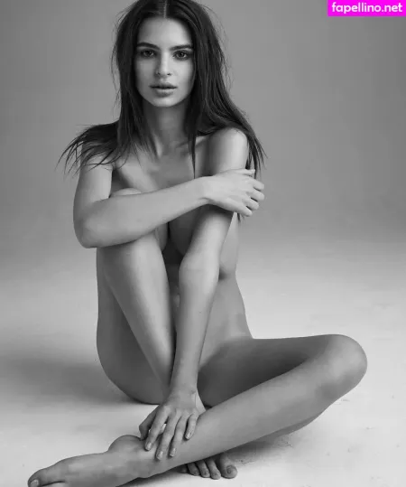 Emily Ratajkowski OnlyFans Thumbnail #5THOawKAqF