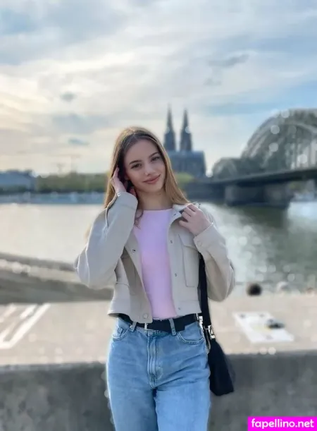 Emily Rrr OnlyFans Thumbnail #dC76utnEpn