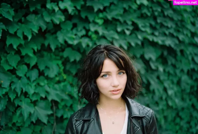 Emily Rudd OnlyFans Thumbnail #17xdpK7fDr