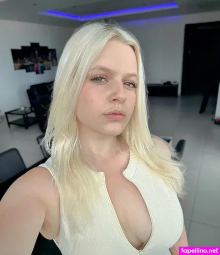 Emily Schwarz OnlyFans Thumbnail #39QgTRcdHv