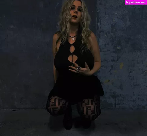 Emily V OnlyFans Thumbnail #if3xzIfEd8