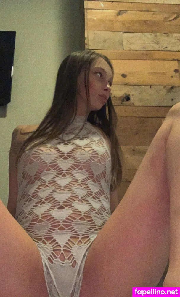 emily2fye, emilyfayemusic Nude Leaked OnlyFans Photo #oneCVQ5IJO