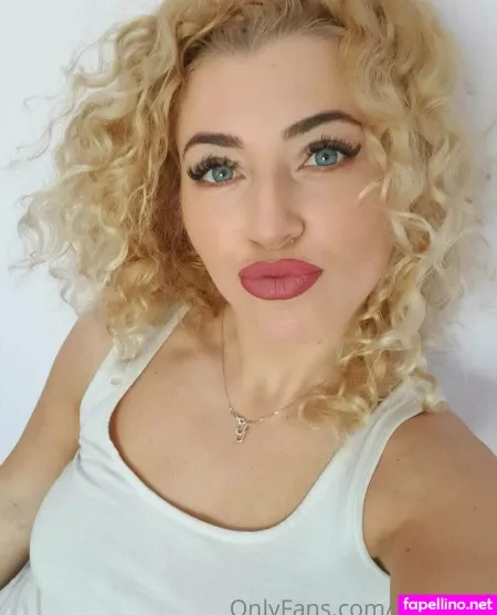 Emily991 OnlyFans Thumbnail #4hFLIA4XR0