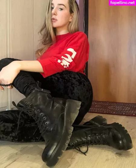 Emilybaileyfeet OnlyFans Thumbnail #YL8KAYGkNU