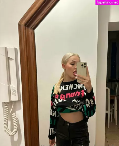 Emilycandy1 OnlyFans Thumbnail #qOI2toZFOC