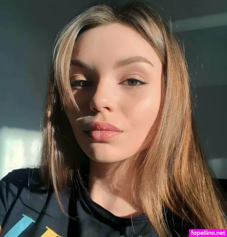 Emilycutee OnlyFans Thumbnail #0P4g0n3PRi