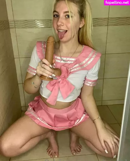 Emilycutie1 OnlyFans Thumbnail #CR8NHTytaO