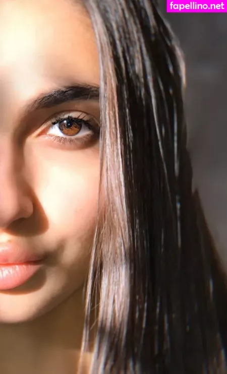 Emilyemrata2 OnlyFans Thumbnail #1q7K3wF4sW