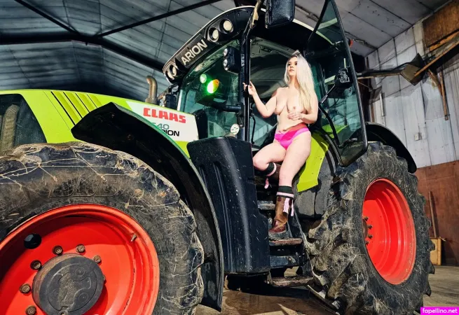 Emilyfa OnlyFans Thumbnail #Km76YGaIQs