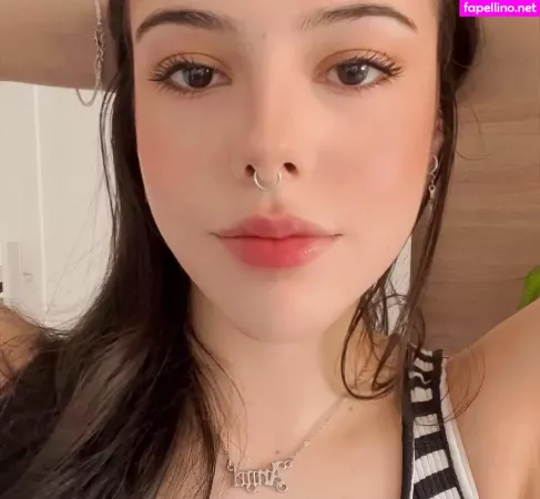 Emilyisredcoat OnlyFans Thumbnail #0b7nYb3xGZ