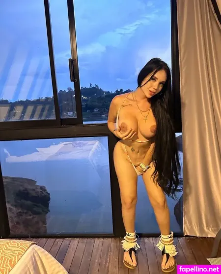 Emilymuneton OnlyFans Thumbnail #1Xrv2aiGTi