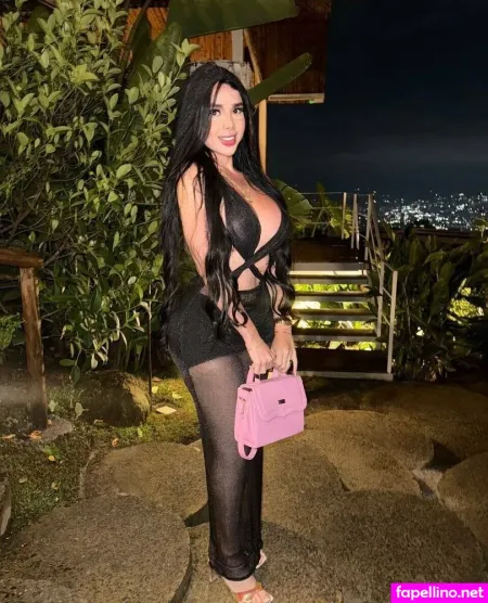 Emilymuneton OnlyFans Thumbnail #HkJCflWBNp