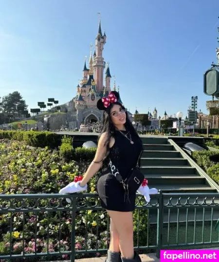 Emilymuneton OnlyFans Thumbnail #wJ7YzvIFb6
