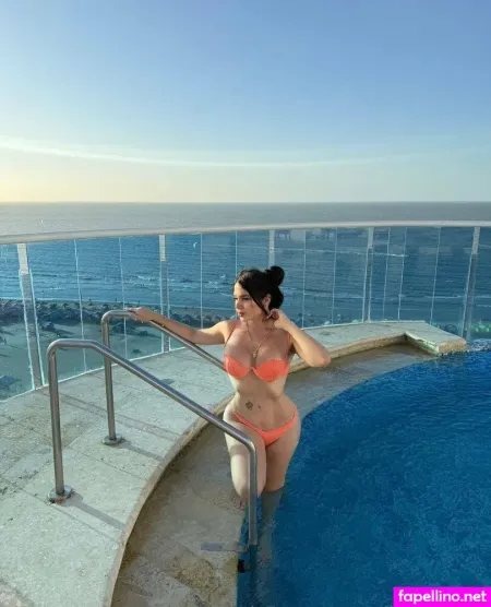 Emilymuneton OnlyFans Thumbnail #wZ89JZZRnl