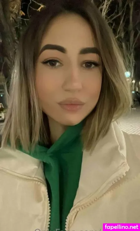 Emilyon OnlyFans Thumbnail #DOdR5N61F5